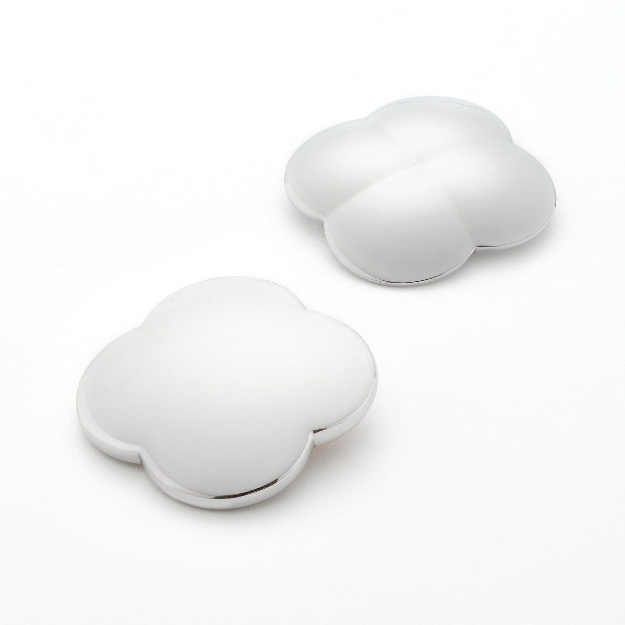 Магнит за тяло с форма на детелина